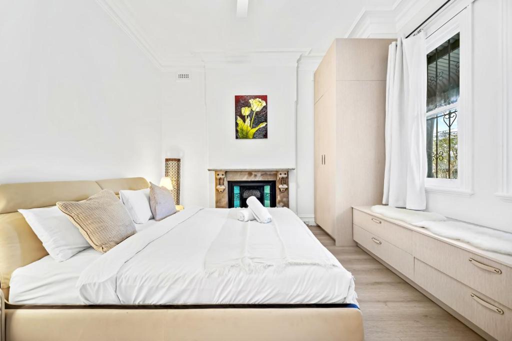 Glebe 4Bd with City & Nature at Doorstep, Sydney