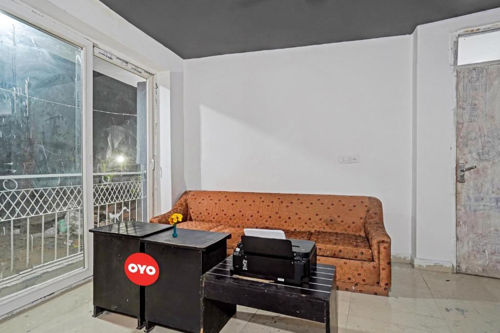 OYO Sunrise Villa Near Select Citywalk Mall