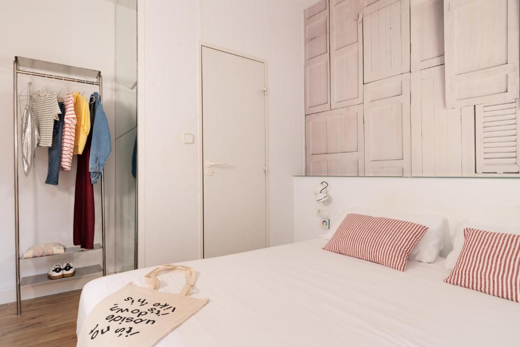 Chic & Basic Tallers Hostal - 3