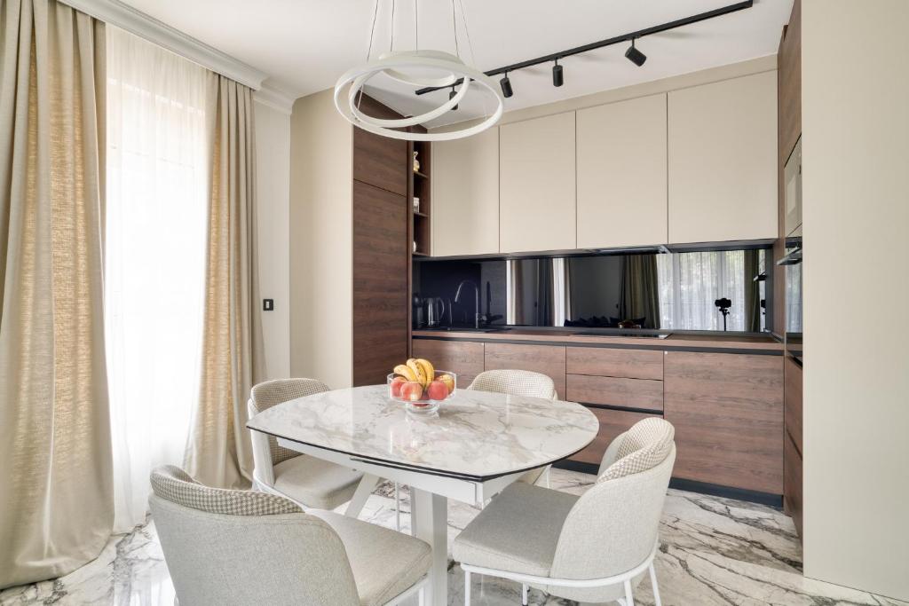 Apt "Royal Oak" 2 Bedroom with Garage Parking - 5