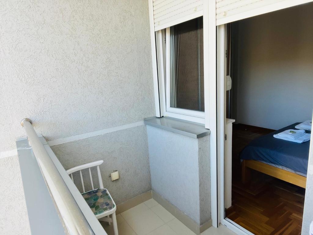 Central and bright 2 bedroom, 3 balconies - 5