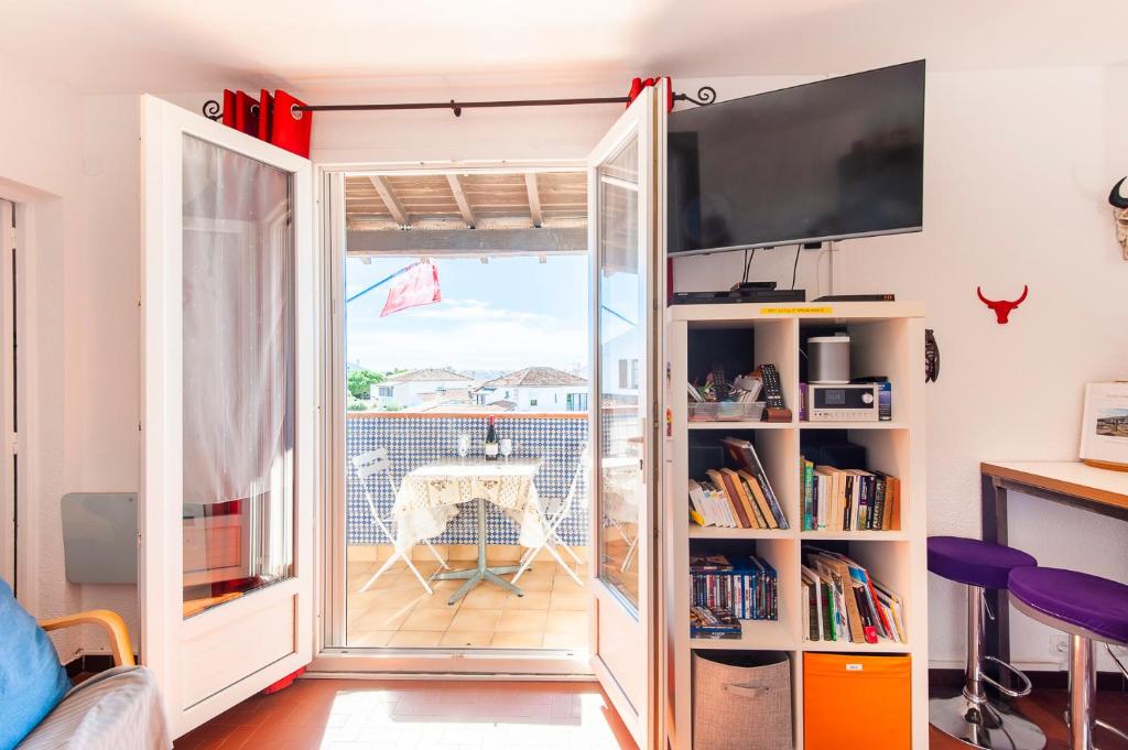 Le Tau, Saintes-Maries-de-la-Mer