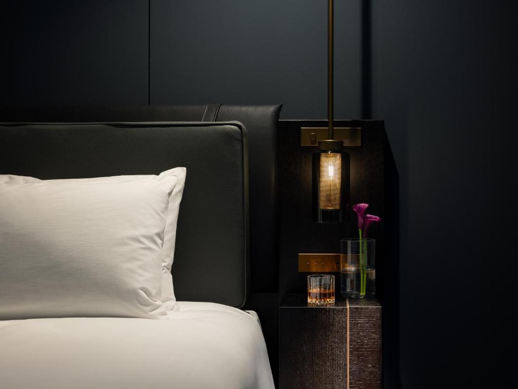 Hotel Room 5