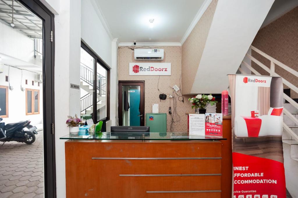 RedDoorz Syariah near Jatisampurna Hospital