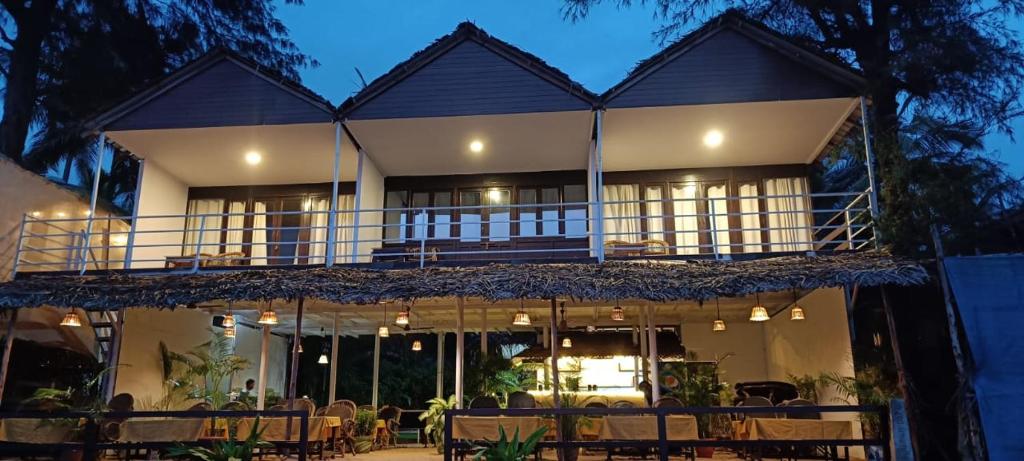 Seascape by Sand Sapphire, Canacona