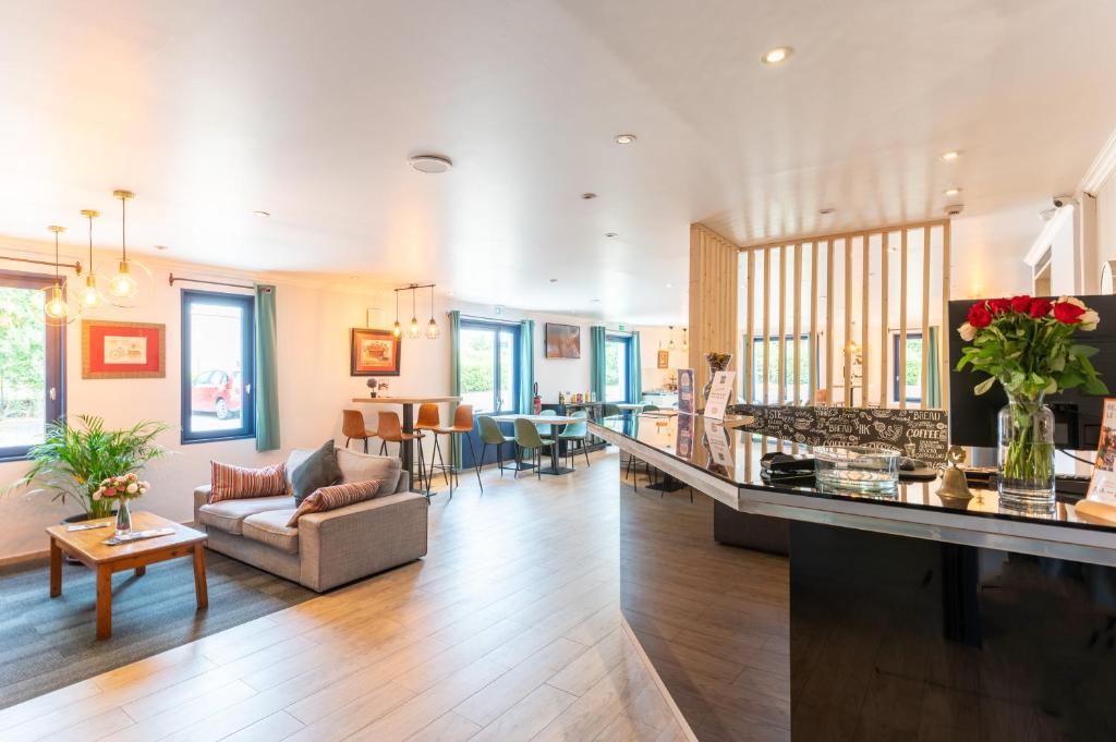 Hotel room or lobby view at a Creil hotel