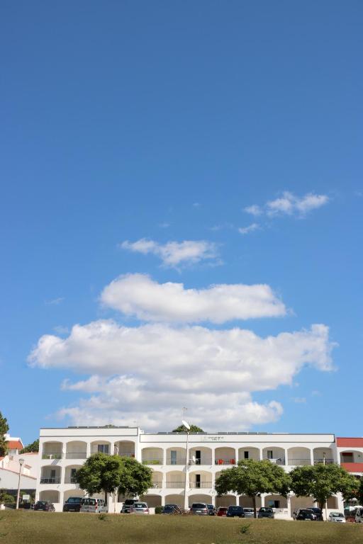 Apartamentos King's — Hotel building in Quarteira, Faro