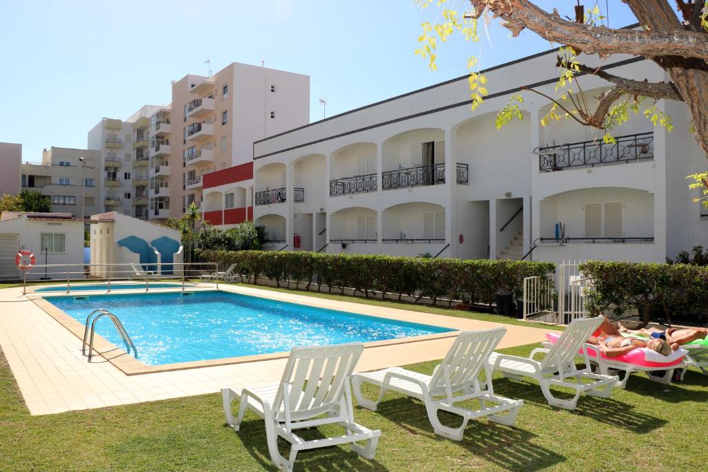 Apartamentos King's — Swimming pool in Quarteira, Faro