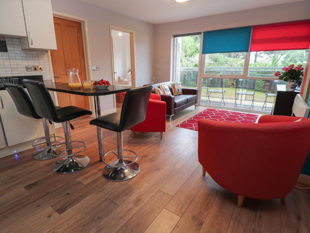 Flat 5 Fairwinds - photo 3