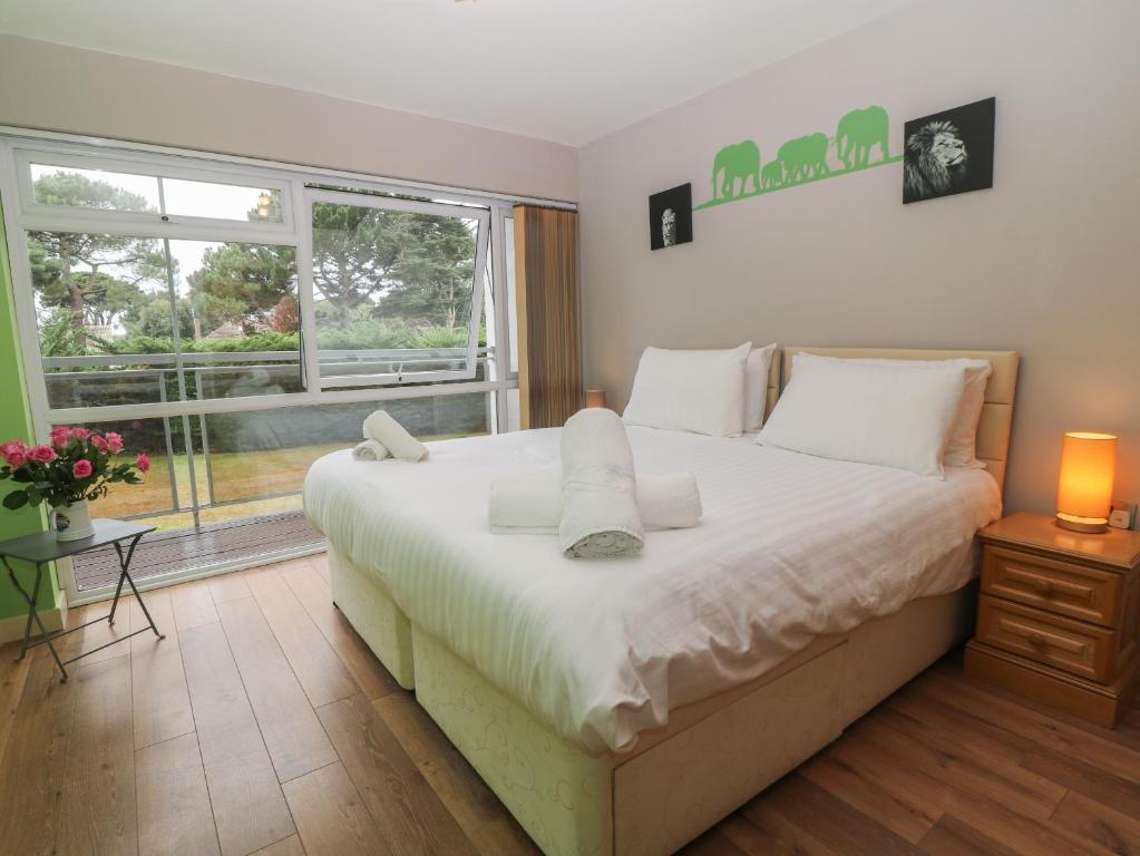 Flat 5 Fairwinds - photo 2