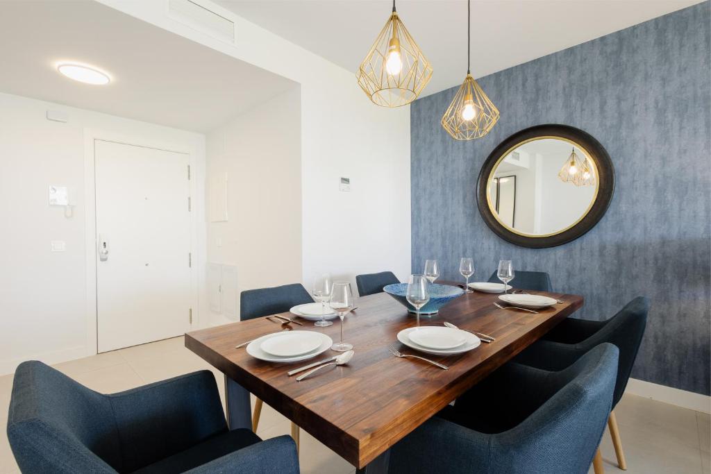 Luxurious 2 bedroom apartment close to the beach in Estepona - 3
