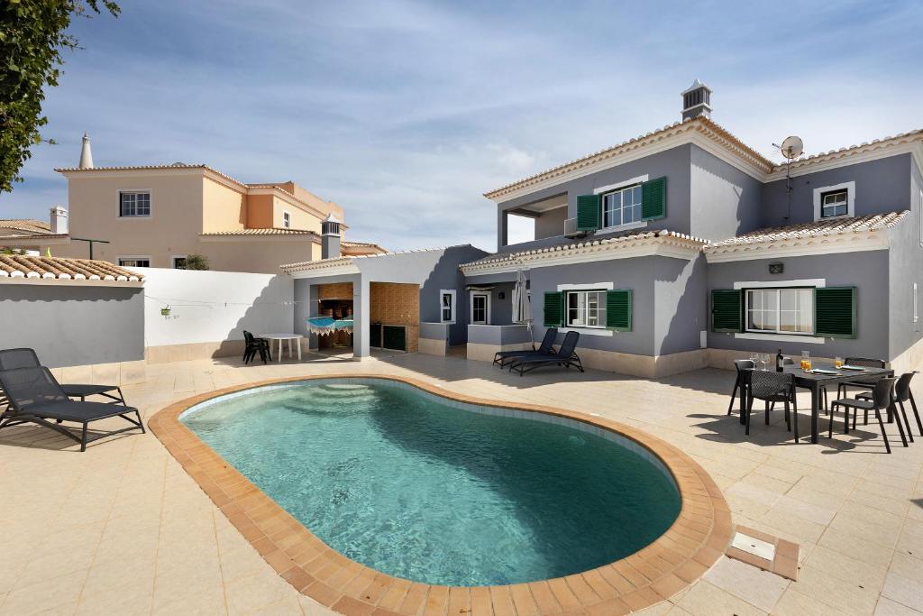 Villa Delphin, Lagos