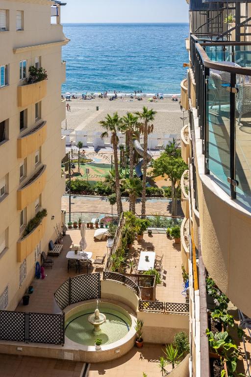 Cozy 2-Bedroom Beachfront Retreat in Estepona - 5