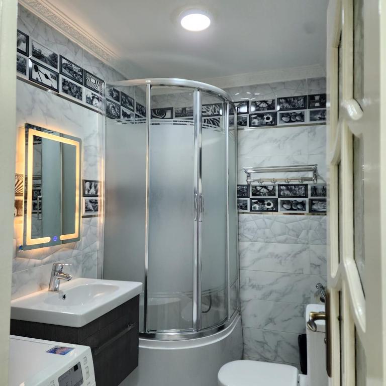 Modern Apartment in Sheraton Heliopolis, 5 minutes from Cairo Airport عمارة مطعم دجاج كنساس, Káhira