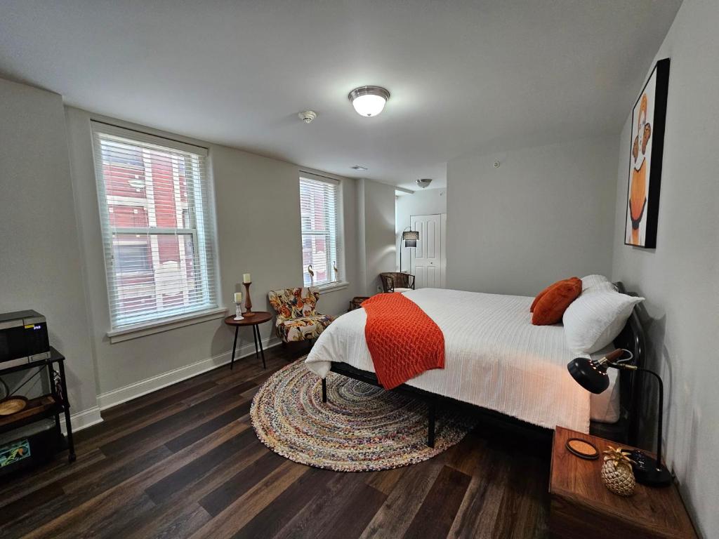 Charming Studio at The Inman - 212, Champaign