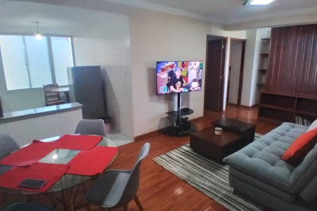 Depto independiente, Céntrico, pequeño y cómodo en piso 7, 2 dormitorios y sofa cama adicional