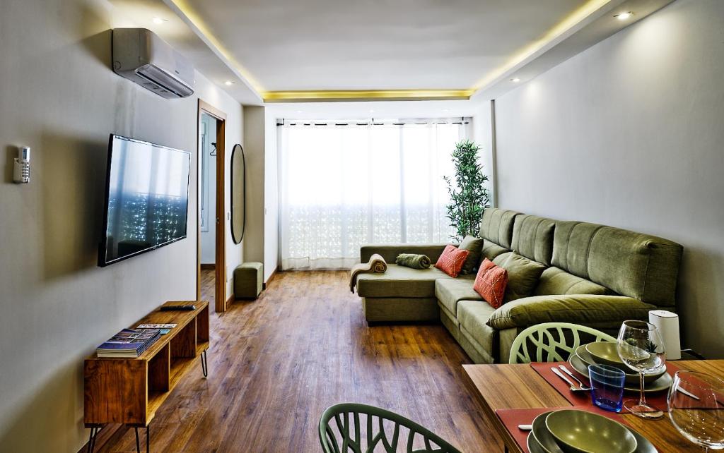 Leo Home- bright & centric 3 bedrooms apartment with private parking inside - 2