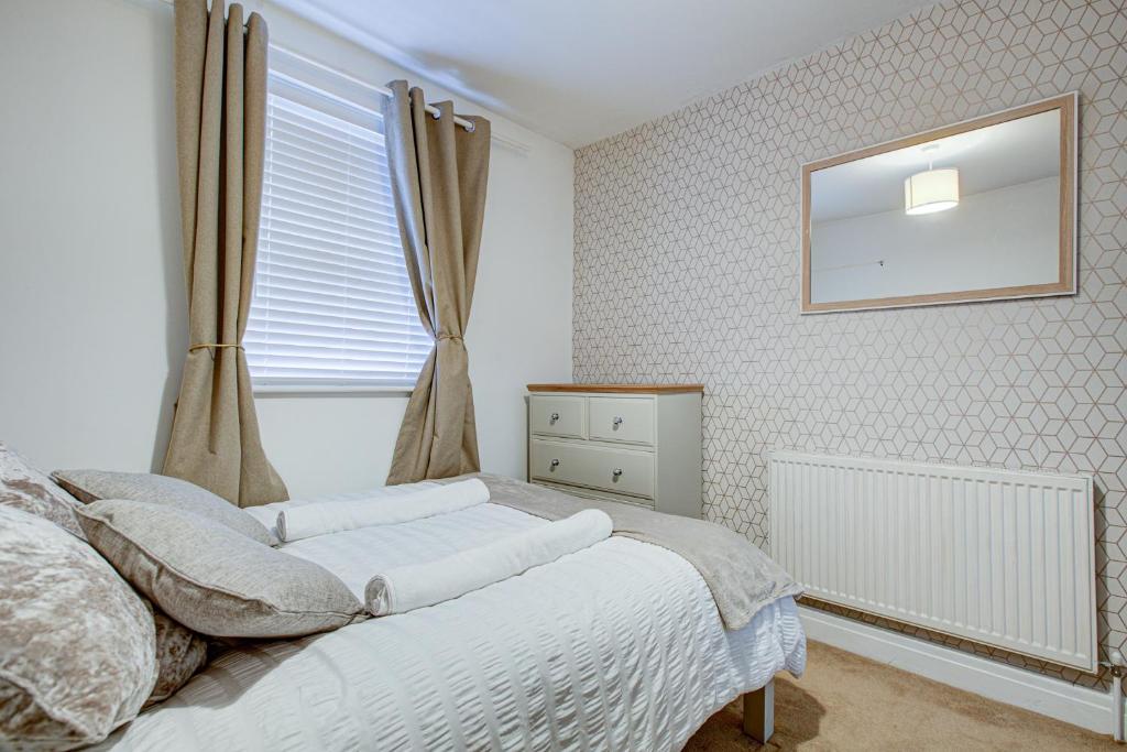 Central Gillingham Apartment