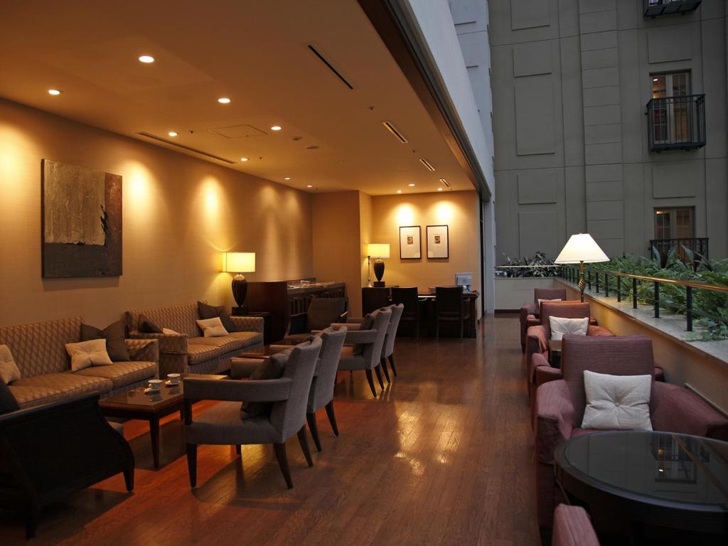 Shared lounge/TV area