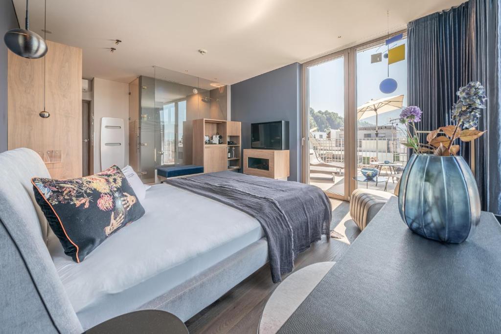 Design Lounge Panorama with Balcony and Fireplace