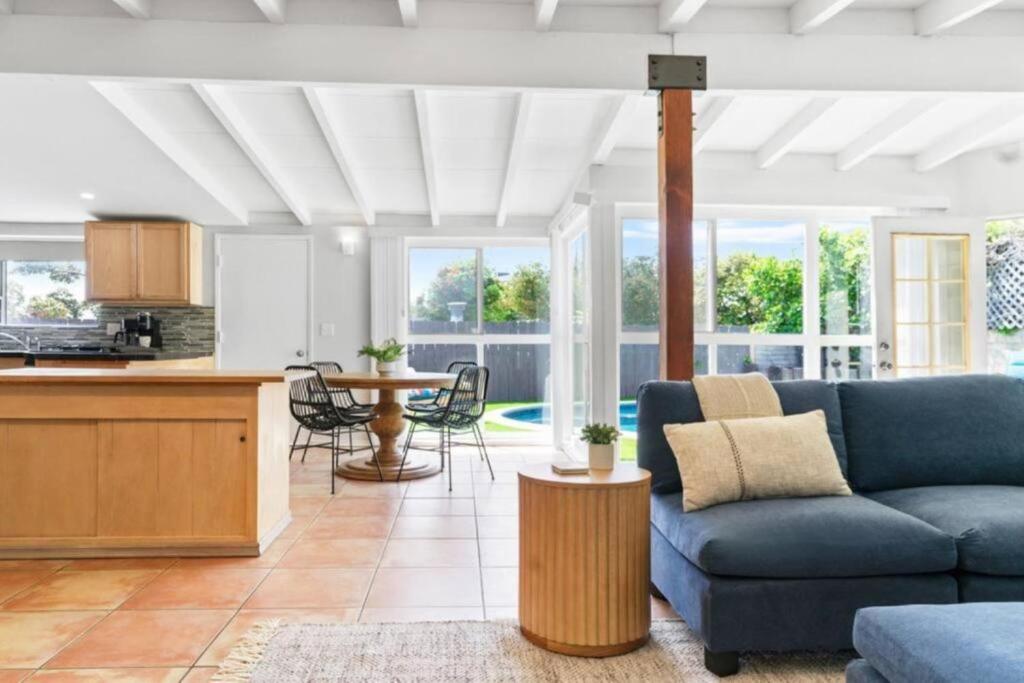 Relax and Play Pool, Hot Tub and Sleeps 16, San Diego