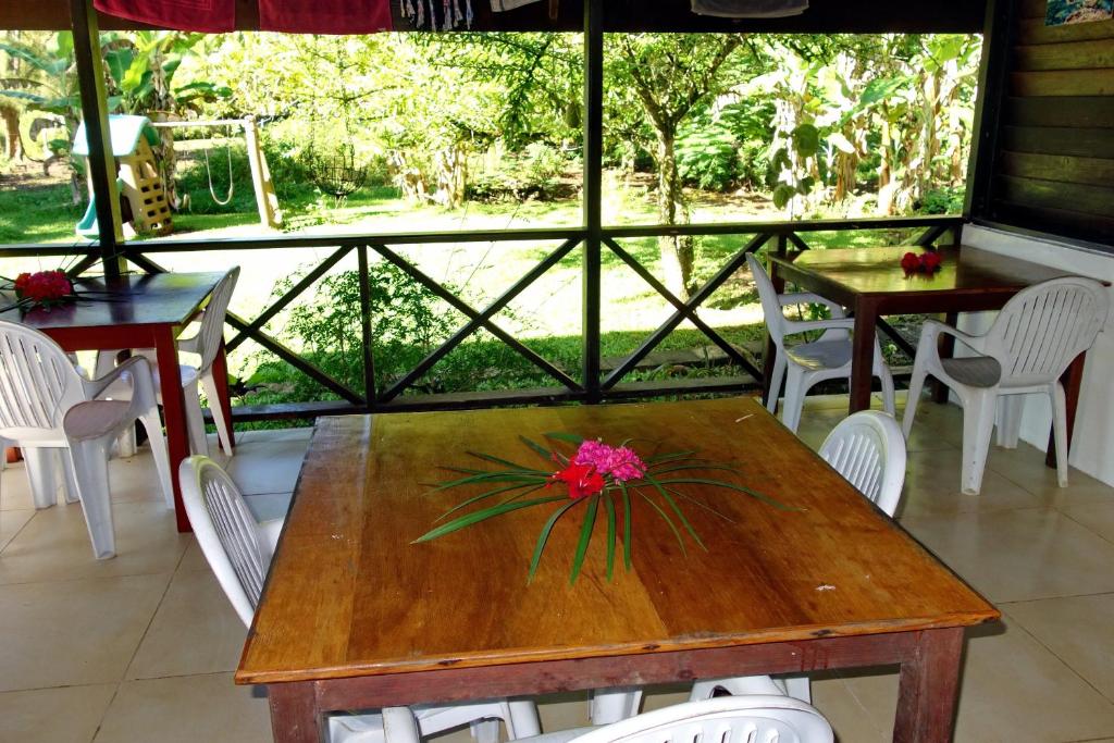 Kitchen, Pension Les 3 Cascades in Raiatea