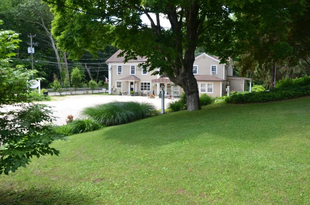 康沃尔宾馆，位于Cornwall Bridge的酒店