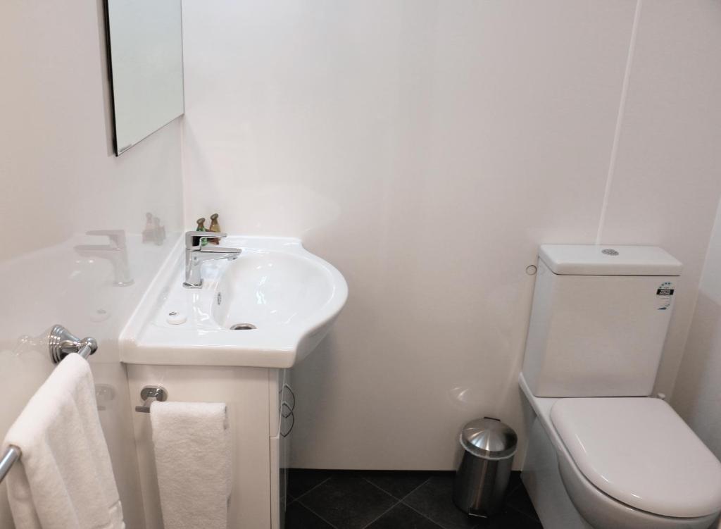 Caples Court Motel & Apartments photo