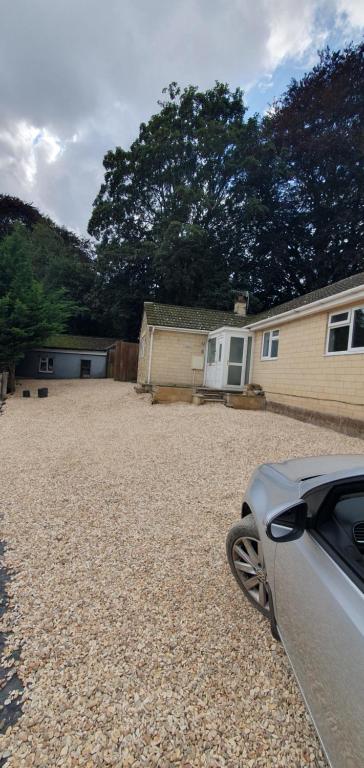 Stylish & Spacious Bungalow, Bath photo 7