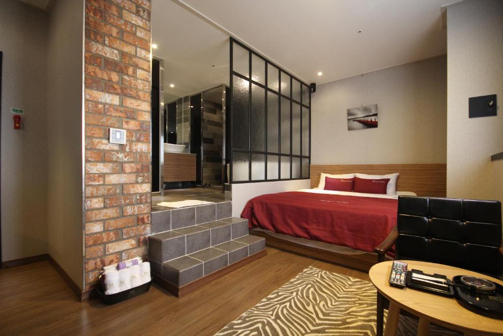 Sasang The May Hotel photo