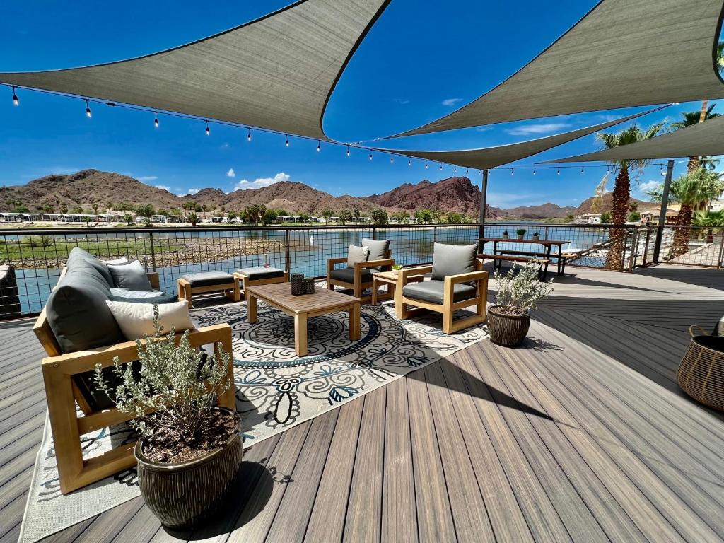 Everything & More at River Front 95! Dock, Bar, Parker