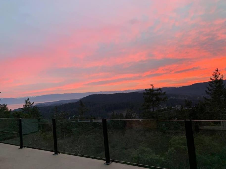 Serene Mountaintop Home with Incredible Views