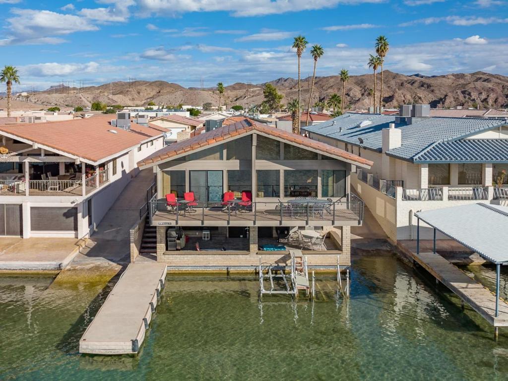 Moovalya Keys Riverfront! Room for all!, Parker