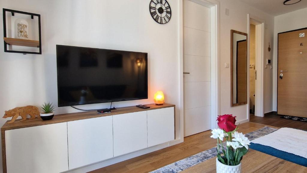 Engadin's 1BDR Apartment near Ski lift - 2
