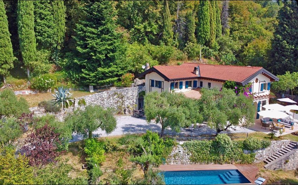 Neu- Villa Ventinove zauberhaft renovierte Landhausvilla mit traumhaftem 180-Seeblick und Park - 2