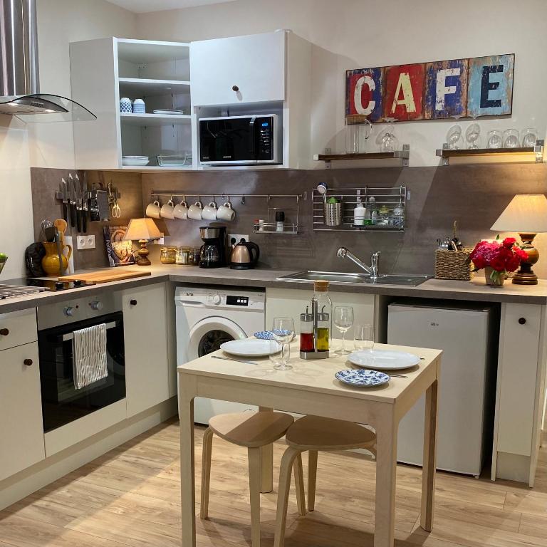 Fantastic Ground Floor Apartment Opposite Thermes - 2