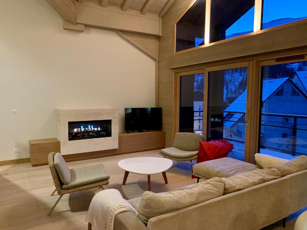 Le chalet sous-toiture Nánshān : spacieux, lumineux et idéalement situé à Auron - 4