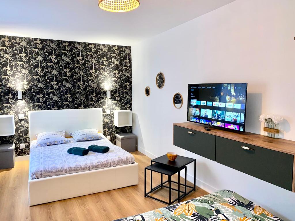 Superbe studio avec cour et parking gratuit à 5 min du château - 2