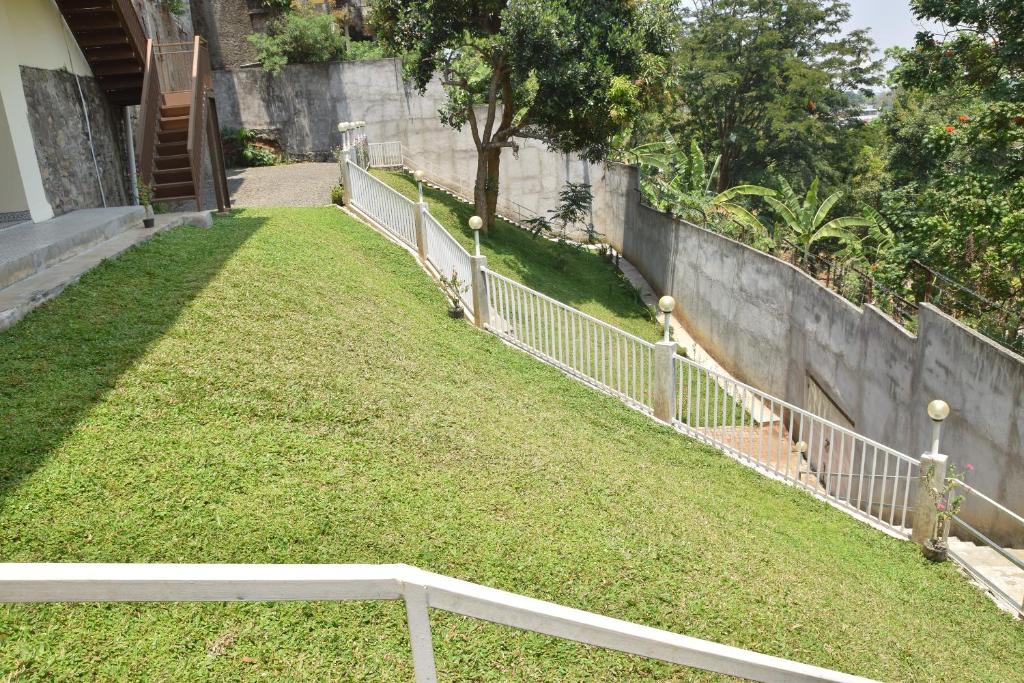 Kerinci Hill Holiday Home, Dago Golf