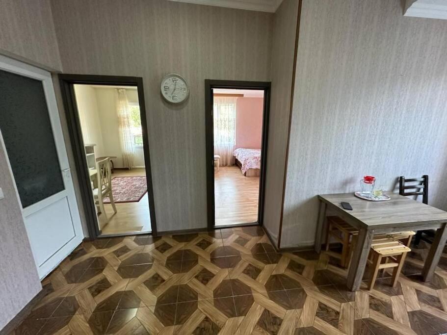 Rustaveli 24/12, Kutaisi