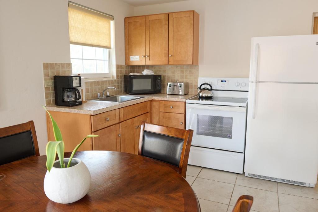 Kitchen, Sandpiper Apartments in Bermuda