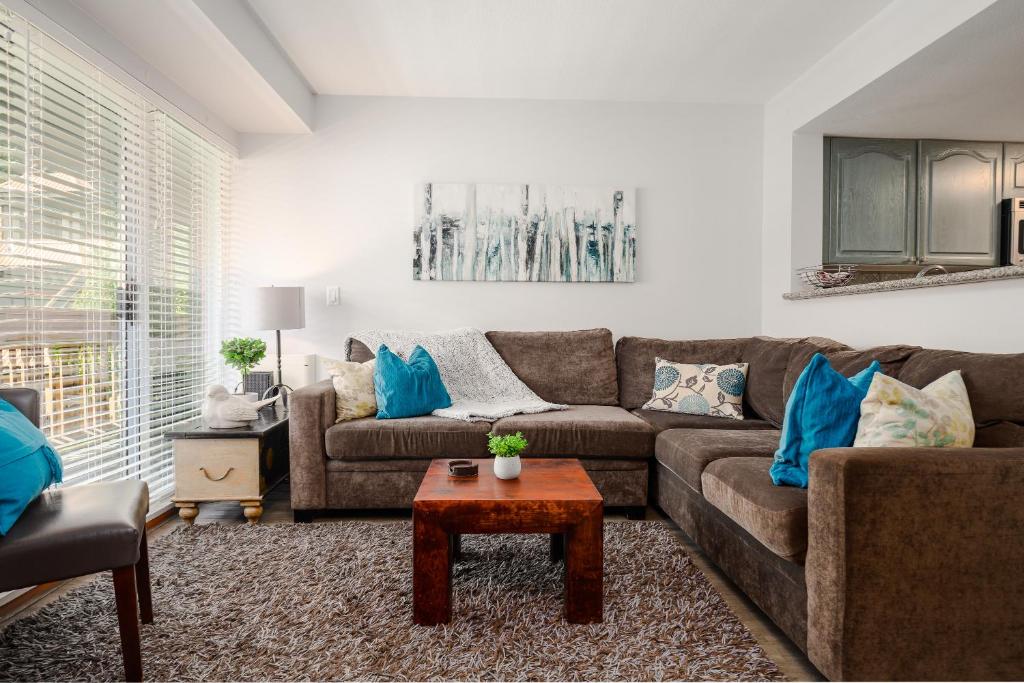 3BR Sunpath - Spacious Village Townhome, Whistler