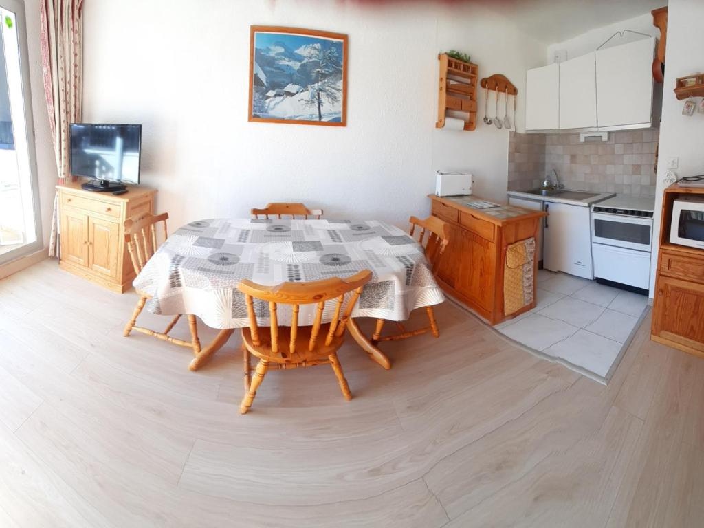 Séjour cosy en studio à Serre Chevalier, 4 pers, balcon, au pied des pistes, navette gratuite - FR-1-762-28 - 1