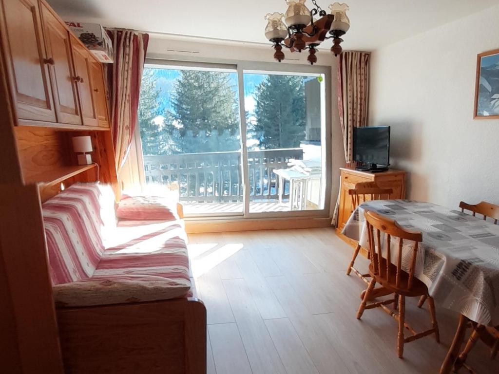 Séjour cosy en studio à Serre Chevalier, 4 pers, balcon, au pied des pistes, navette gratuite - FR-1-762-28 - 2