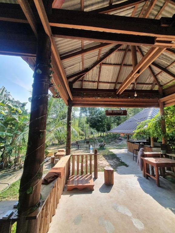 Fat Monkey, Ostrov Koh Rong