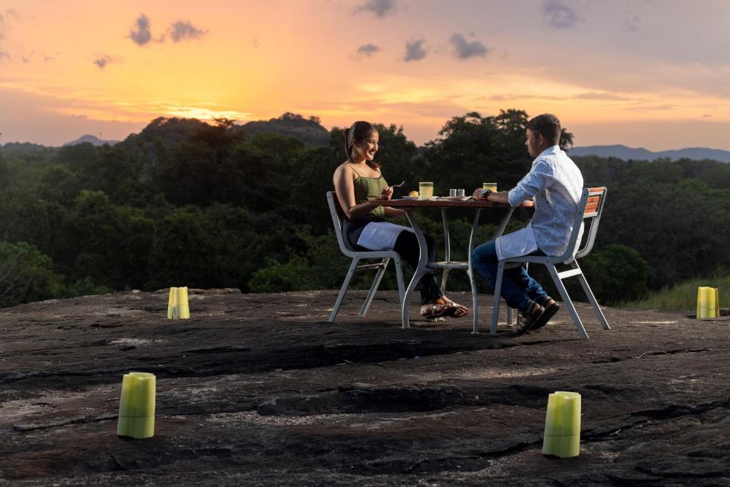 The Paradise Dambulla — Restaurant & bars in Sigiriya