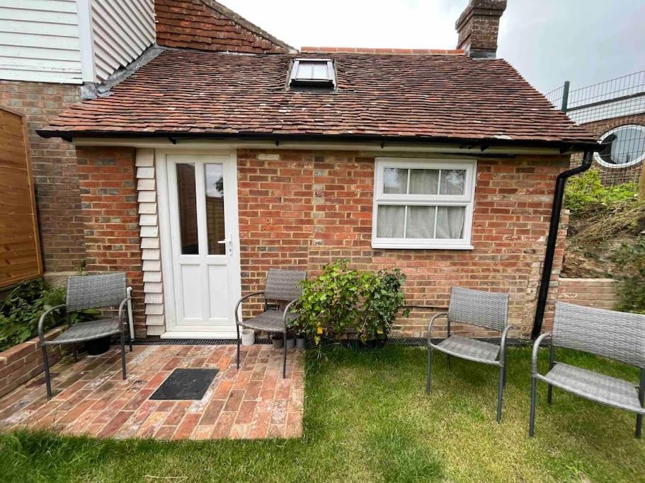 Cute and Cosy Little Cottage, Heathfield photo 8