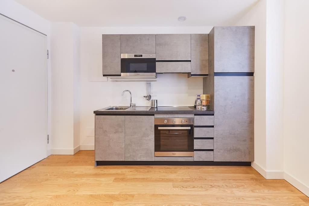 Bright Studio Apartment - 2