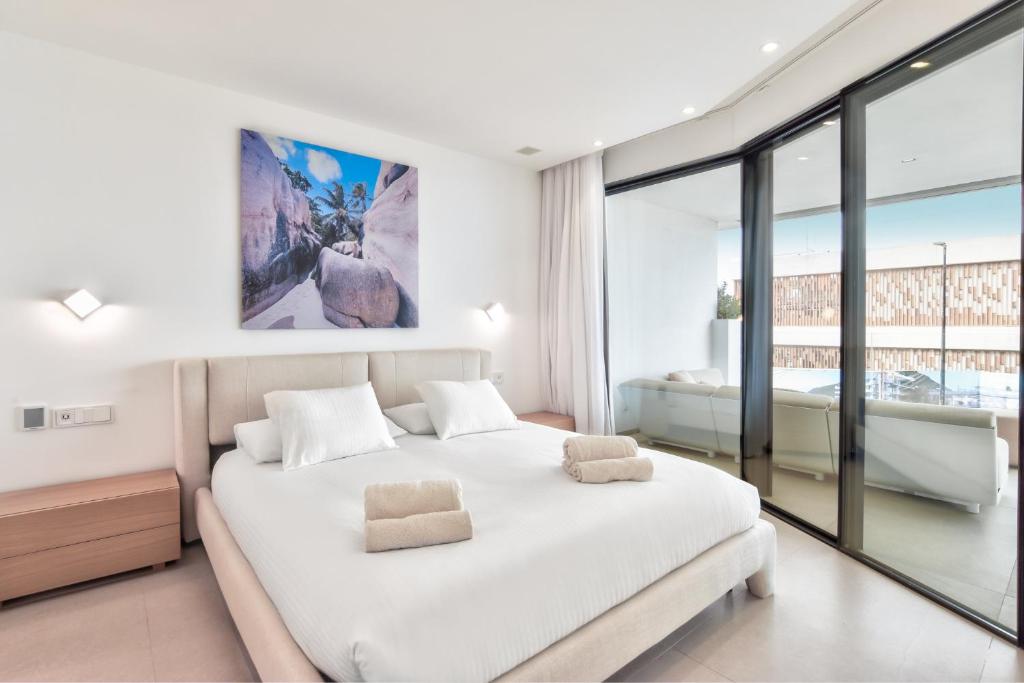 Infinity 0-2 LUXE PARTIAL SEA VIEW 2B - 5