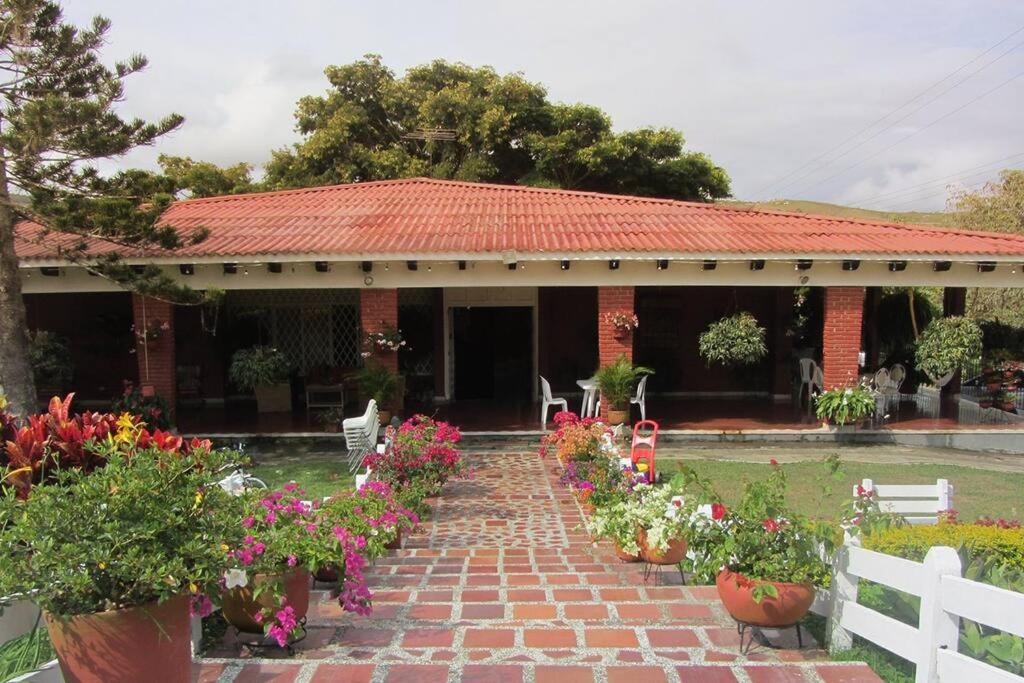 Finca cerca a Cali - Pura Naturaleza - El Carmen, Colombia - 1